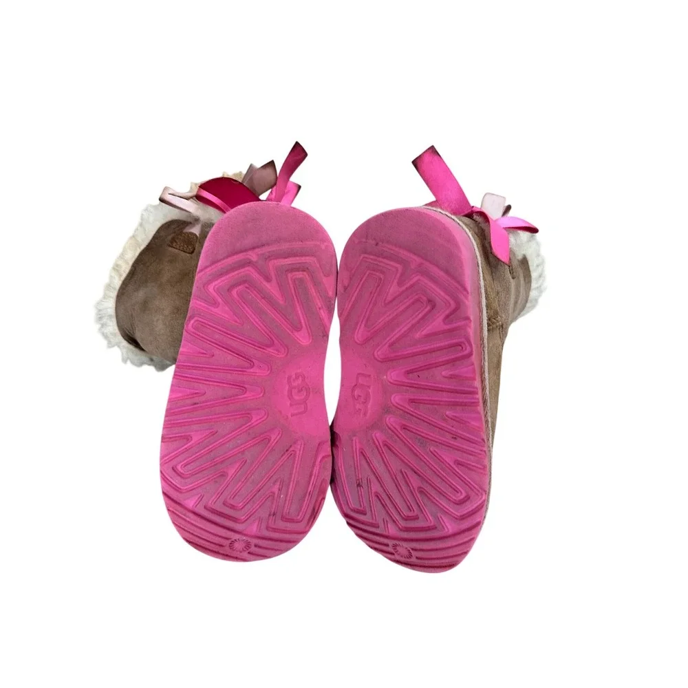 Kids UGG Australia Bailey II‎ Brown Suede Sheepskin Boots Pink Bows Size 10
